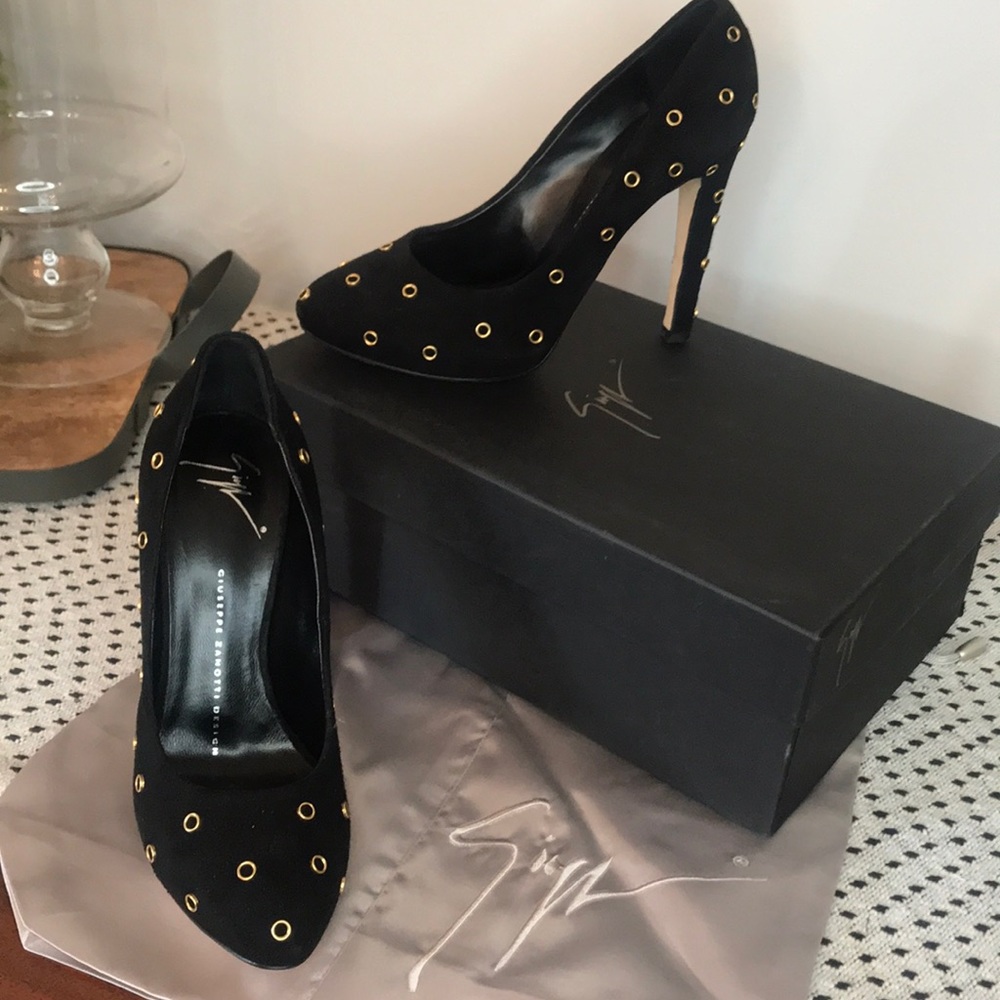 New in box with dust bag